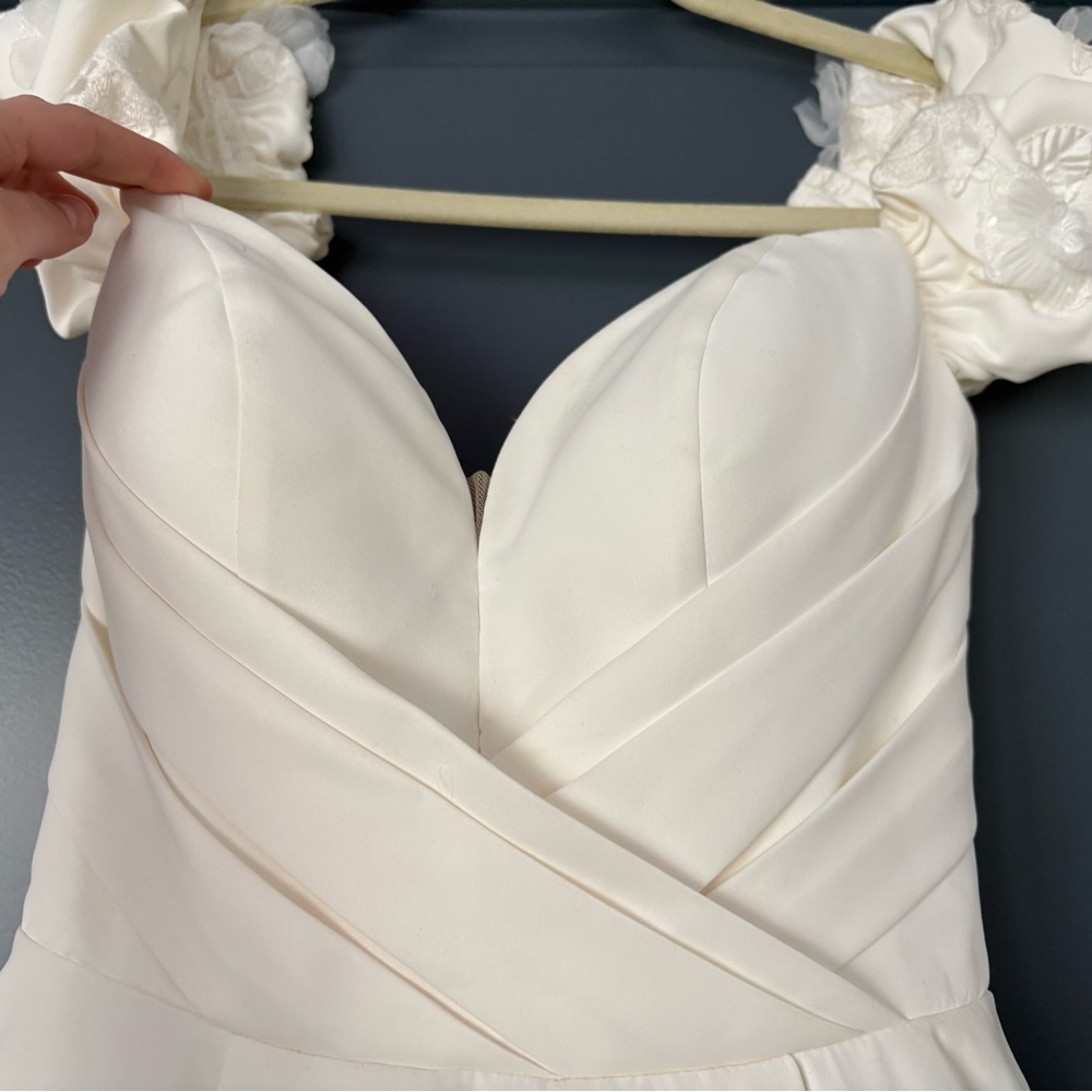 Ball gown wedding dress
(Vow’d wedding dress)
(“The tempting dress”) - Picture 5 of 16